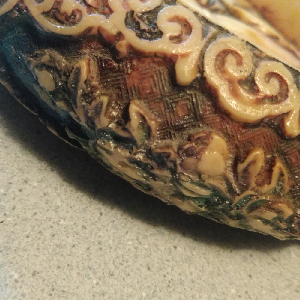 Vintage Decorative Ashtray with Intricate Design - Picture 4 of 9